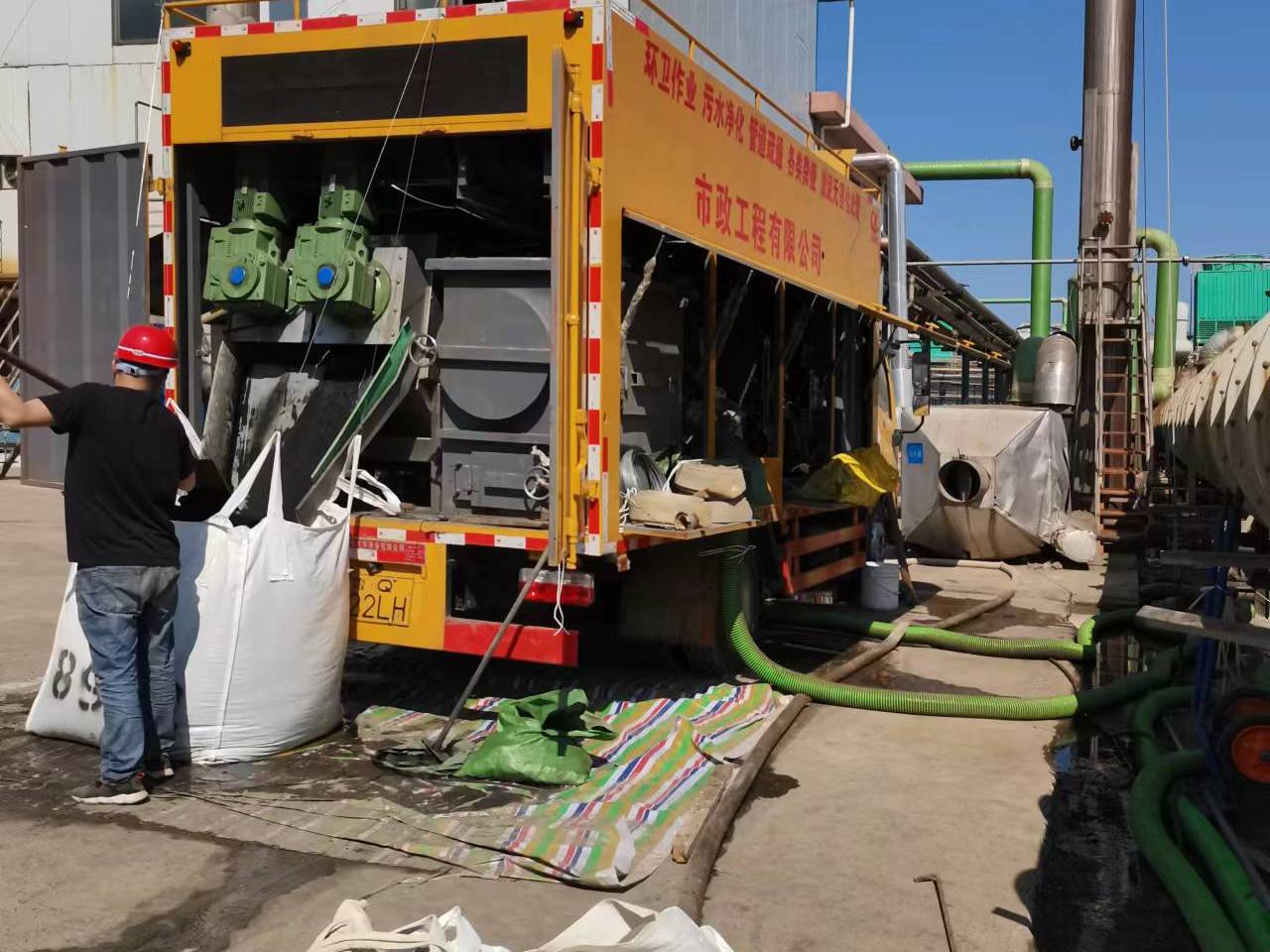 新都淤泥压干处理