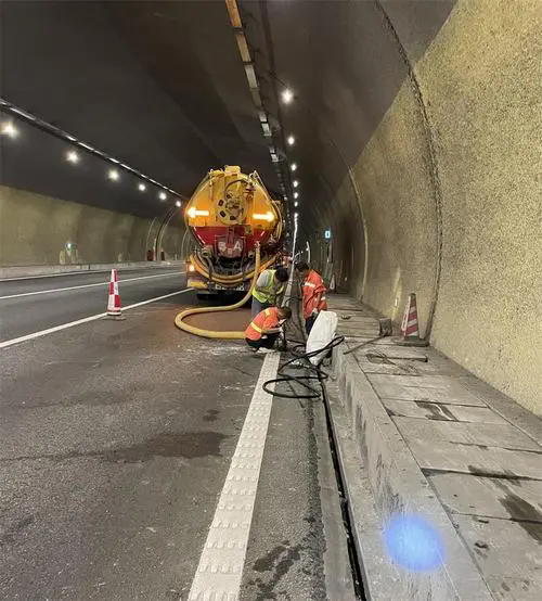 新都隧道排水渠清淤